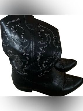 SO Black western cowboy boots. Excellent condition. Women’s size 8.5